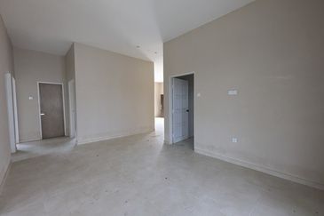 Banglo Kampung Nyior, Paka 