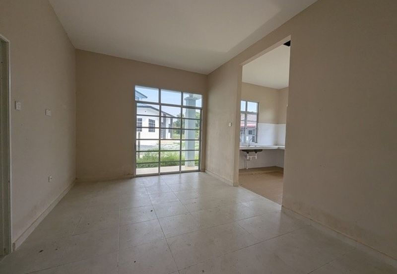 Banglo Kampung Nyior, Paka 