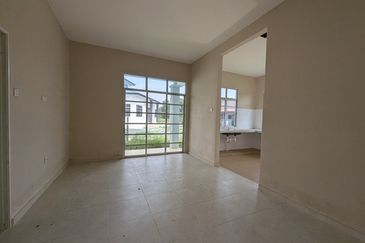 Banglo Kampung Nyior, Paka 