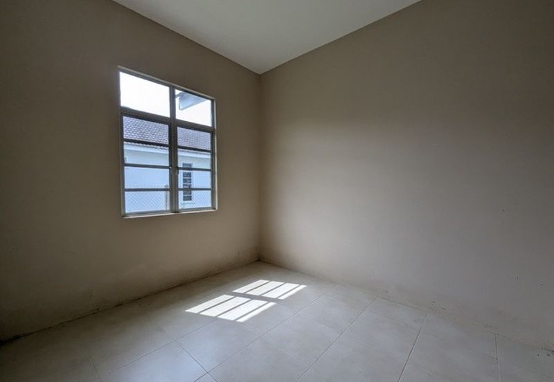 Banglo Kampung Nyior, Paka 