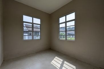 Banglo Kampung Nyior, Paka 