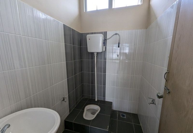 Banglo Kampung Nyior, Paka 