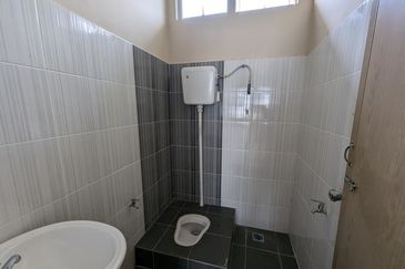 Banglo Kampung Nyior, Paka 