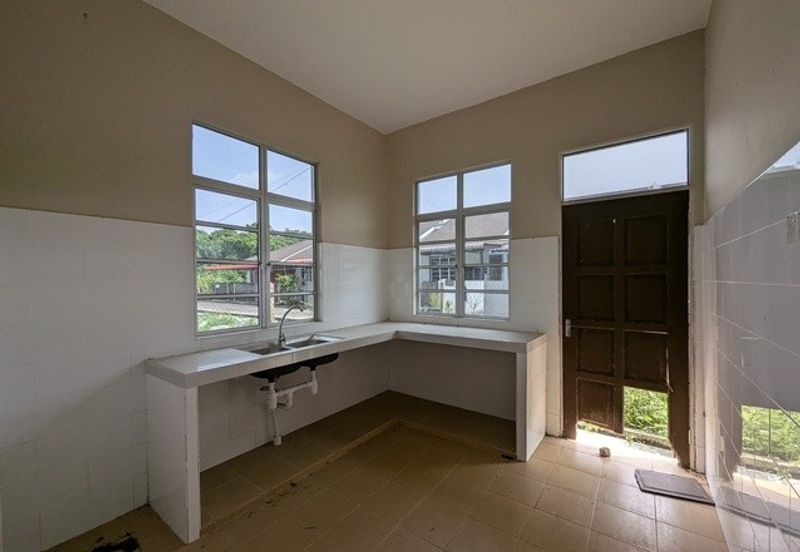 Banglo Kampung Nyior, Paka 