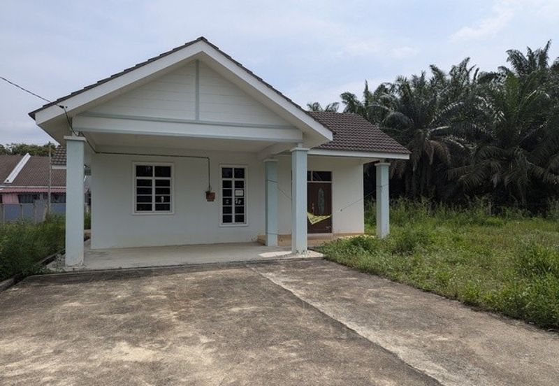 Banglo Kampung Nyior, Paka 