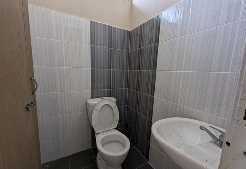 Banglo Kampung Nyior, Paka 