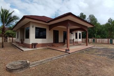 Banglo Tanah Luas Kg Paya Datu, Kuala Nerus