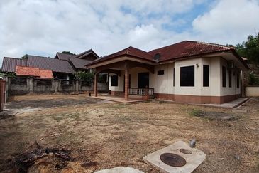 Banglo Tanah Luas Kg Paya Datu, Kuala Nerus