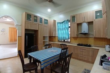 Banglo Tanah Luas Kg Paya Datu, Kuala Nerus