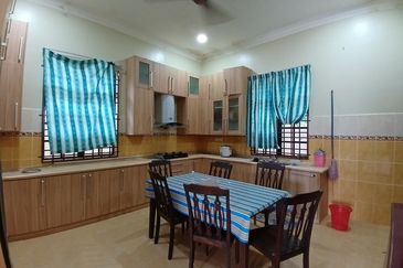 Banglo Tanah Luas Kg Paya Datu, Kuala Nerus