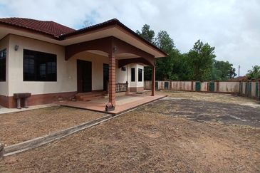 Banglo Tanah Luas Kg Paya Datu, Kuala Nerus