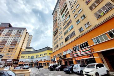 Residensi Bistaria, Ukay Bistari