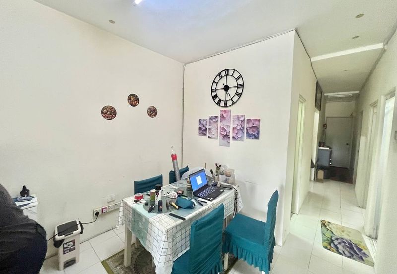 Residensi Bistaria, Ukay Bistari