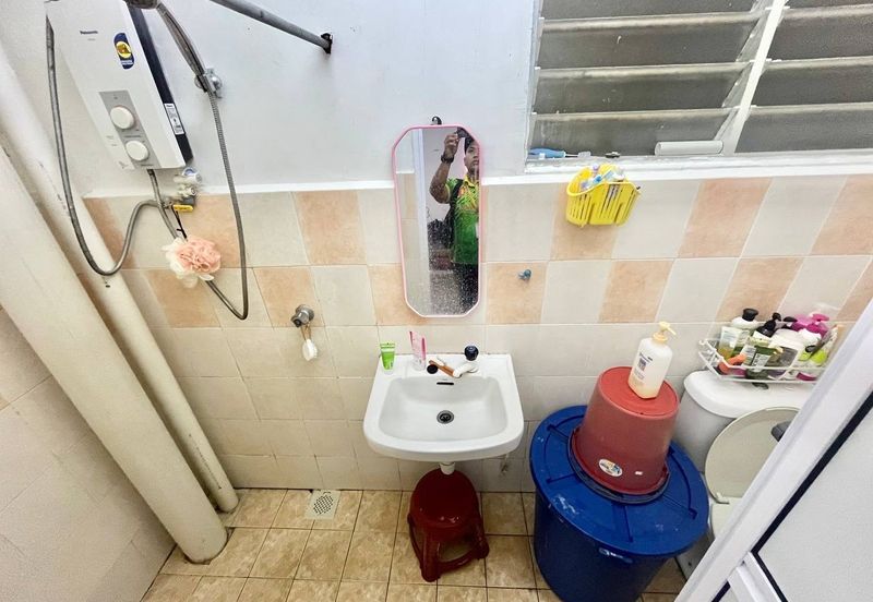 Residensi Bistaria, Ukay Bistari