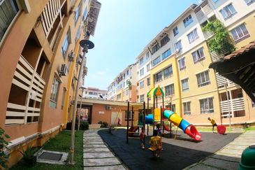 Laman Suria e-Resort Apartment