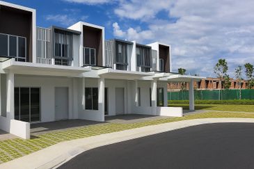 FURNISHED Double Storey Casa View Cybersouth