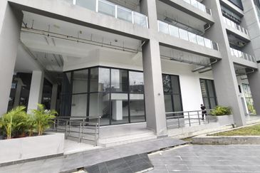 Q Avenue, Queensville