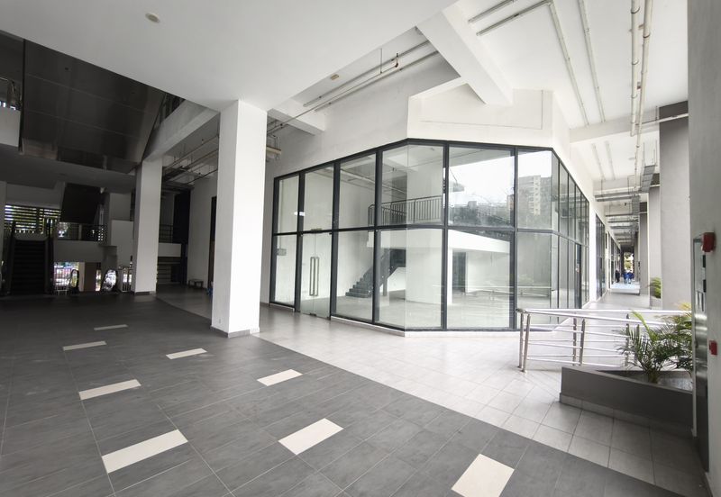 Q Avenue, Queensville