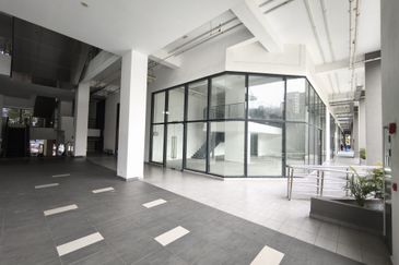 Q Avenue, Queensville