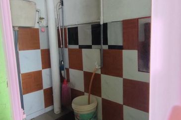 WELL MAINTAINED Flat Jalan Pandan Indah 5/20 For Sale