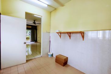 Pangsapuri Cemara, Taman Pinggiran Putra