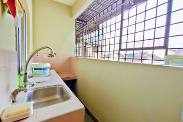 Pangsapuri Cemara, Taman Pinggiran Putra