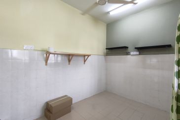 Pangsapuri Cemara, Taman Pinggiran Putra