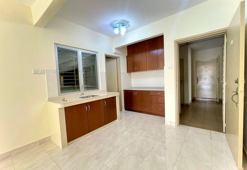 Yakin Land: Apartments at Jalan Dutamas Raya