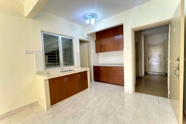 Yakin Land: Apartments at Jalan Dutamas Raya