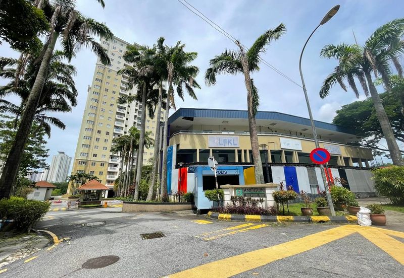 Yakin Land: Apartments at Jalan Dutamas Raya