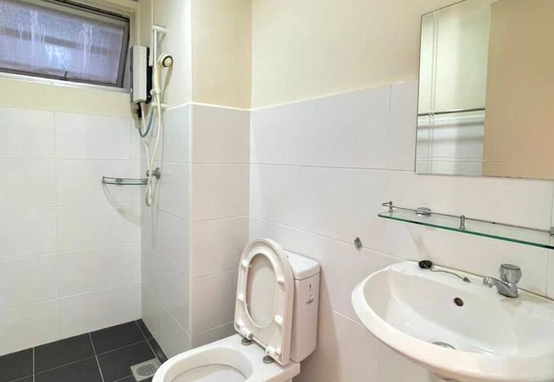 Yakin Land: Apartments at Jalan Dutamas Raya