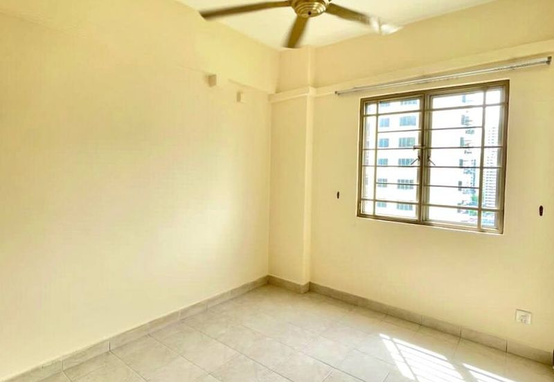 Yakin Land: Apartments at Jalan Dutamas Raya