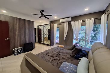 Huge, Renovated and Private