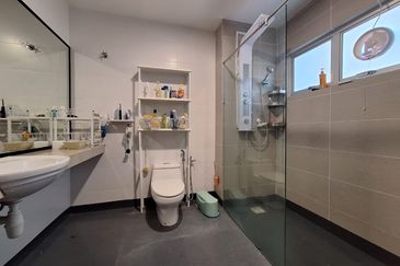 Huge, Renovated and Private