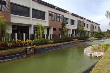 Setia Warisan Tropika (Belladonna)