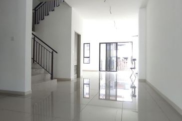 Setia Warisan Tropika (Belladonna)