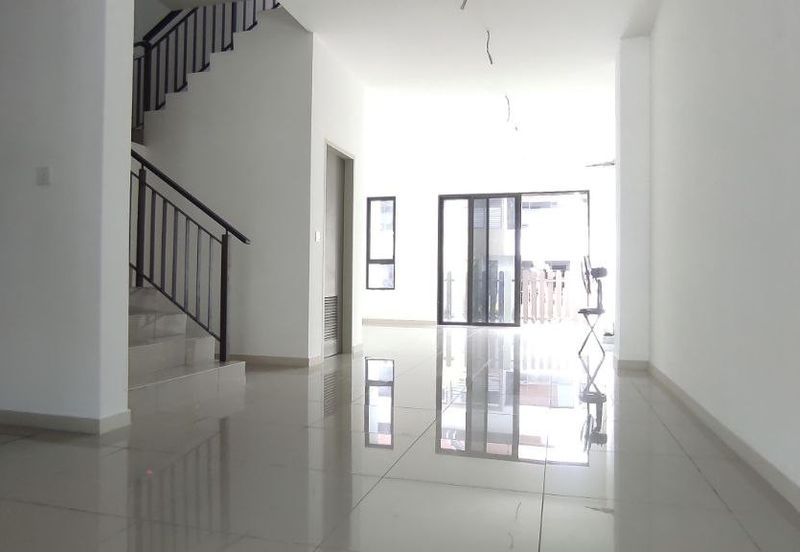 Setia Warisan Tropika (Belladonna)