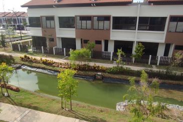 Setia Warisan Tropika (Belladonna)