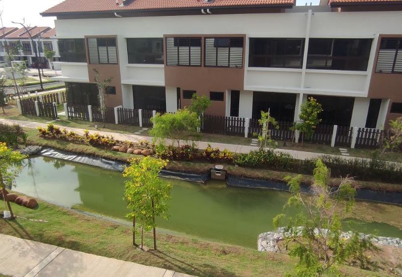 Setia Warisan Tropika (Belladonna)