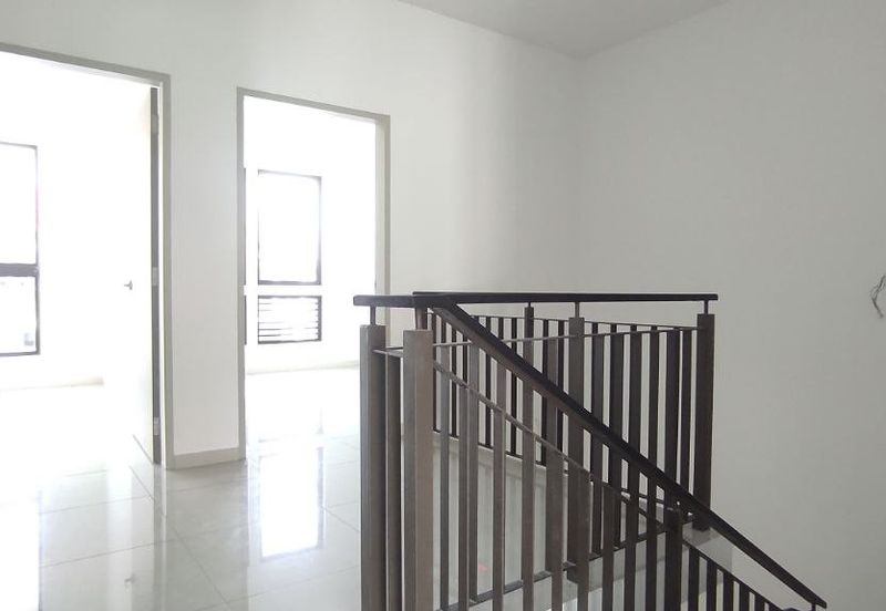 Setia Warisan Tropika (Belladonna)