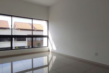 Setia Warisan Tropika (Belladonna)