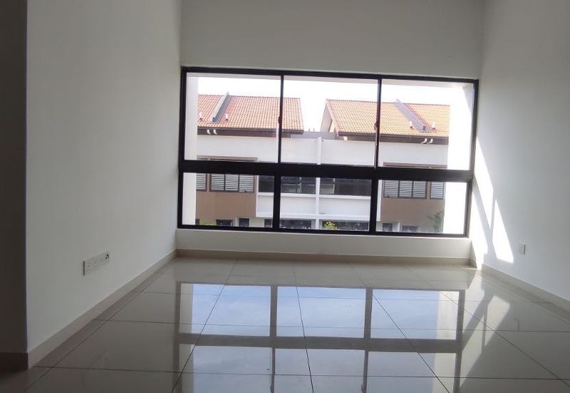 Setia Warisan Tropika (Belladonna)