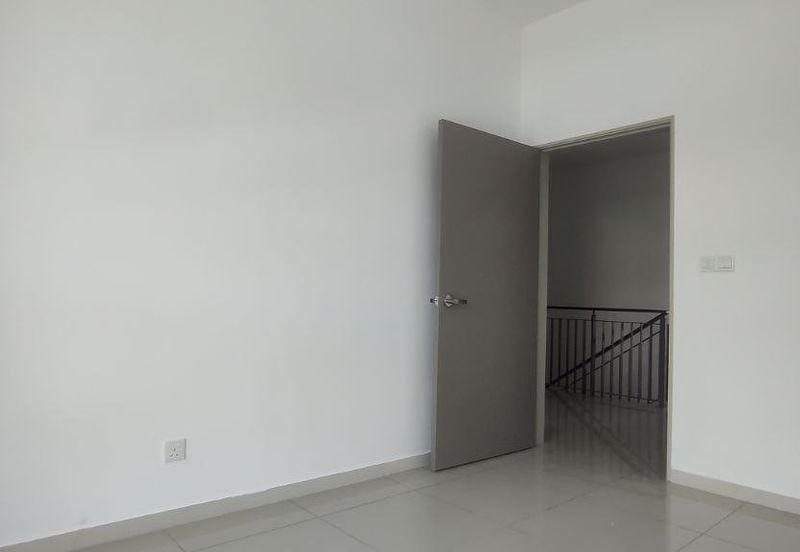 Setia Warisan Tropika (Belladonna)