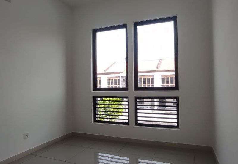 Setia Warisan Tropika (Belladonna)