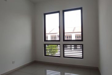 Setia Warisan Tropika (Belladonna)