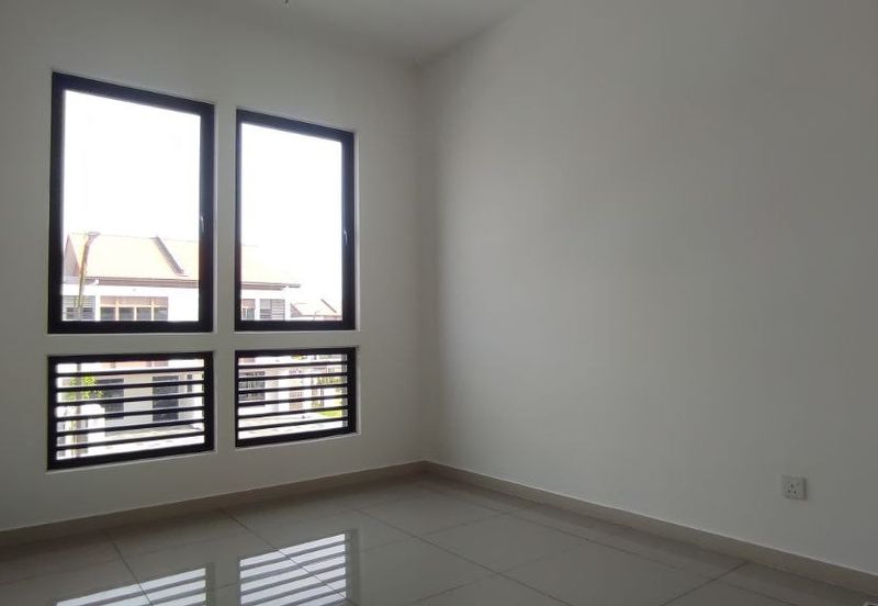 Setia Warisan Tropika (Belladonna)