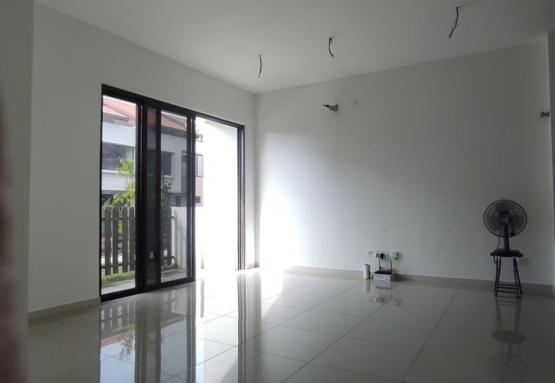 Setia Warisan Tropika (Belladonna)