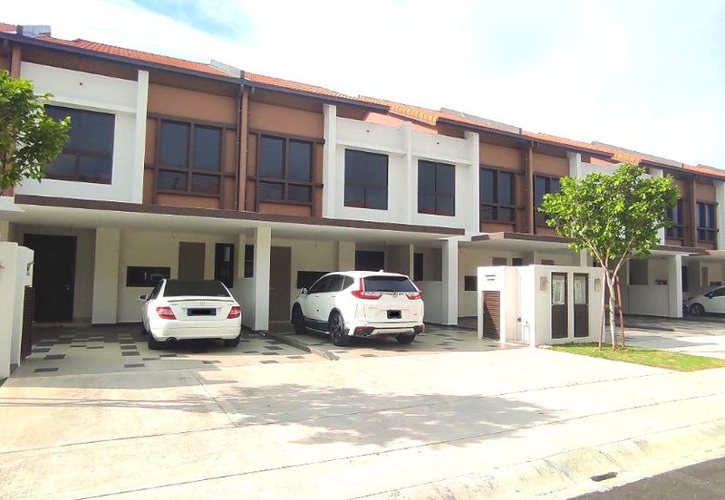 Setia Warisan Tropika (Belladonna)