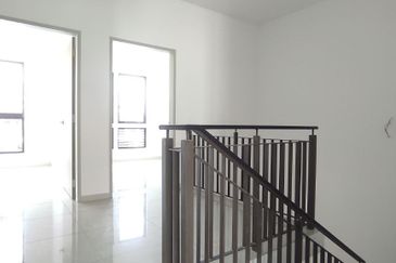 Setia Warisan Tropika (Belladonna)