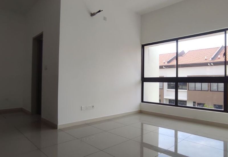 Setia Warisan Tropika (Belladonna)